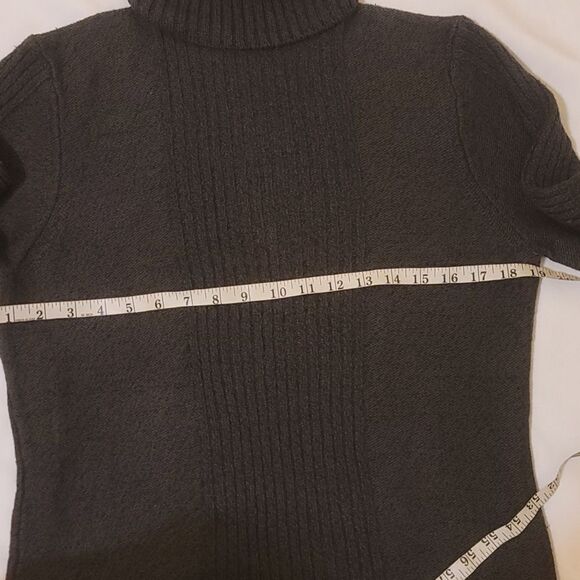 Sundance turtleneck sweater size large. - Picture 4 of 8